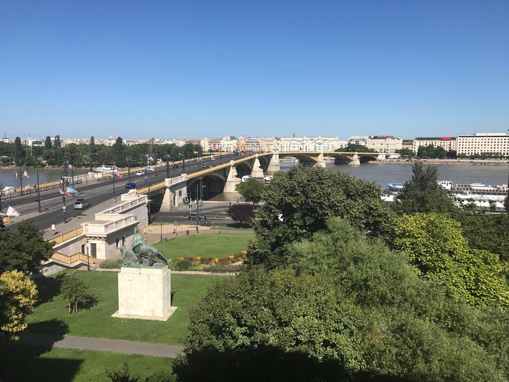 Over The Danube Boedapest Buitenkant foto